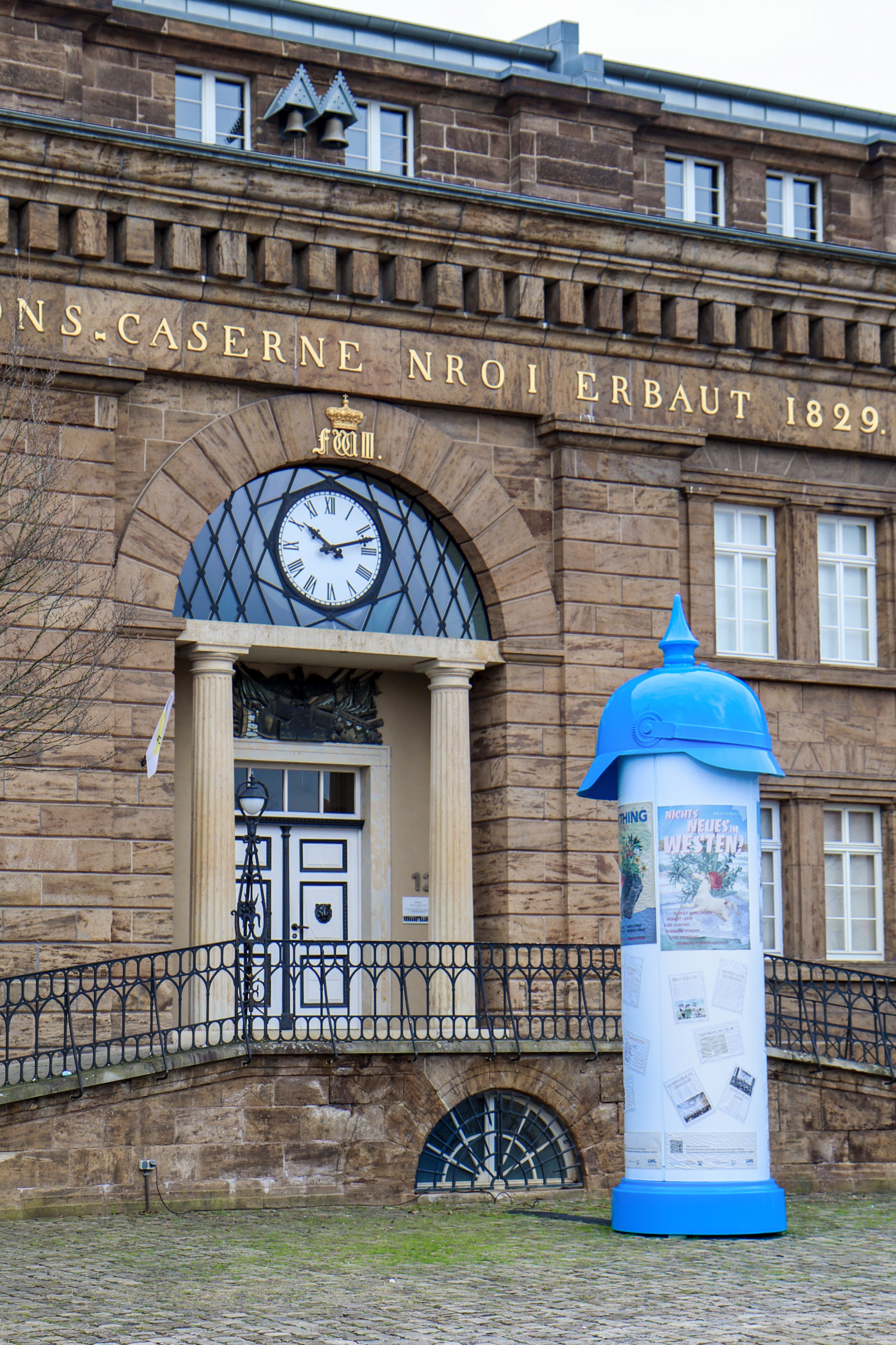 Litfaßsäule vor dem LWL-Preußenmuseum in Minden