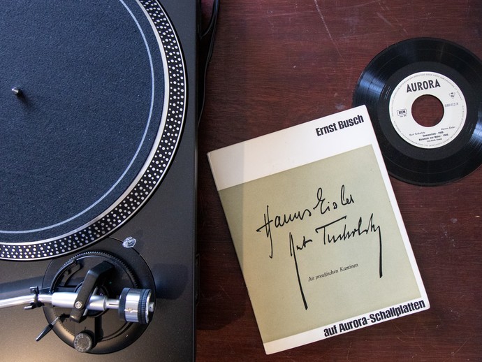 Schallplatte und Plattenspieler/ LWL/Kambartel