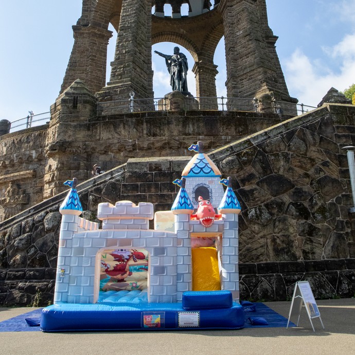 Rundgänge (vergrößerte Bildansicht wird geöffnet)