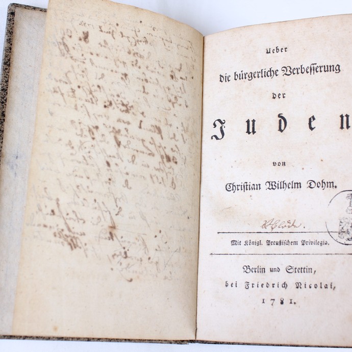 Aufgeschlagenes Buch mit Abdruck des Titels: Christian Wilhelm Dohm: Über die bürgerliche Verbesserung der Juden. (vergrößerte Bildansicht wird geöffnet)