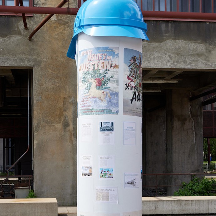 Die Litfaßsäule vor dem Ruhr Museum in Essen (vergrößerte Bildansicht wird geöffnet)