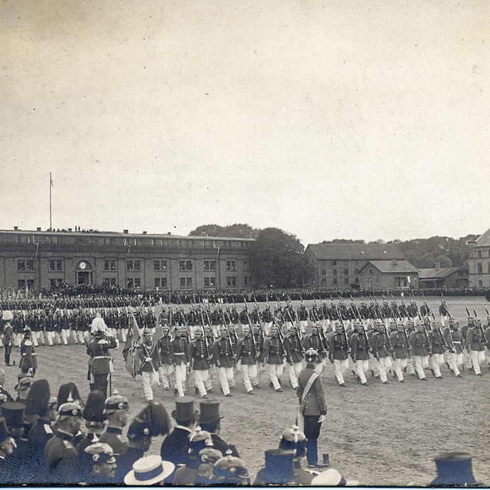 Postkarte Parade 100 Jahre IR (vergrößerte Bildansicht wird geöffnet)