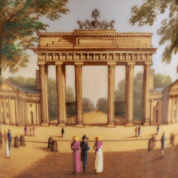 Eine Abbildung des Brandenburger Tores auf einer Porzellan-Sammeltasse, 1834-44