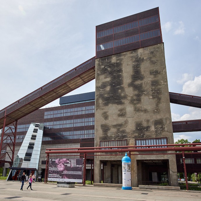 Die Litfaßsäule vor dem Ruhr Museum in Essen (vergrößerte Bildansicht wird geöffnet)