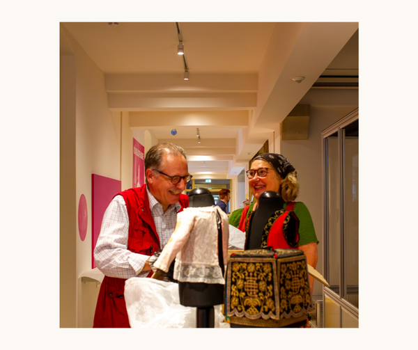 Kurator C. Reuß und Restauratorin Lienemann / LWL: Foto Ruby Hartung