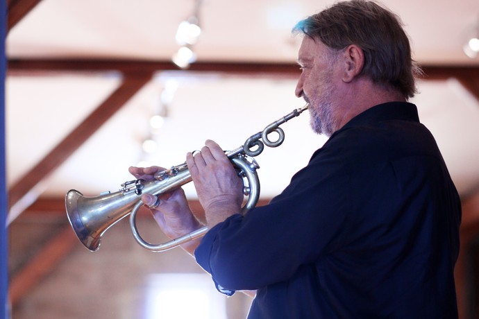 Willi Budde mit Instrument / Alexander Lehn